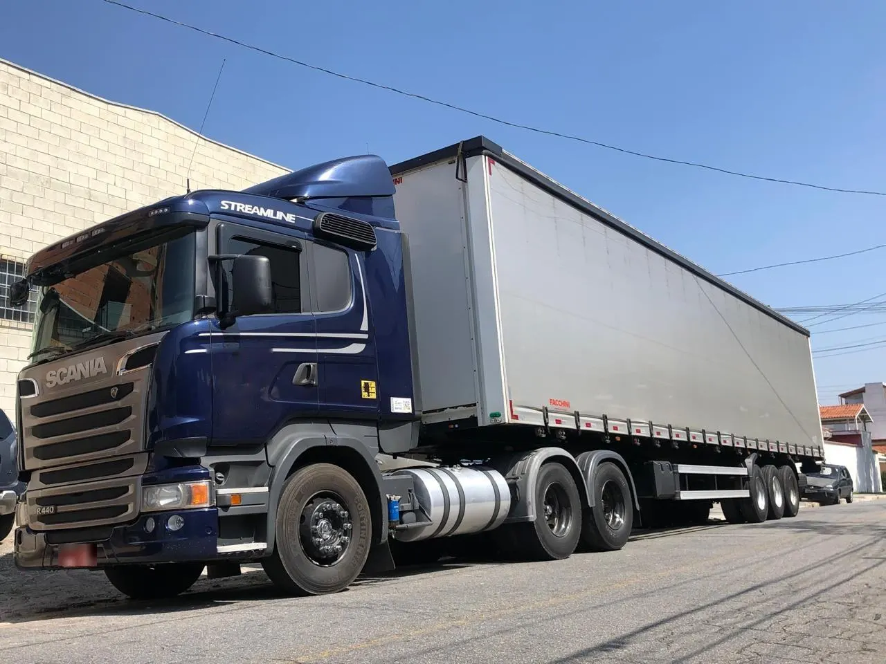 Caminhão sider pronto para sair